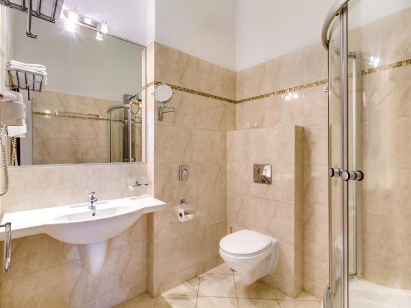 Pałac Spiż koło Karpacza : photo 2 de la chambre chambre double ou lits jumeaux