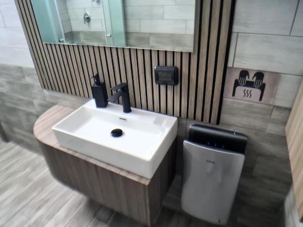 Hotel Ginevra : photo 10 de la chambre chambre simple avec salle de bains commune