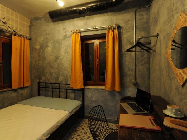 Role Street Hostel : photo 4 de la chambre chambre double basique avec salle de bains commune