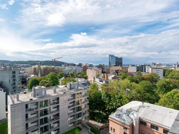 **MODERN ***CENTRAl ***ROOFTOP *** YOU'll LOVE IT : photo 1 de la chambre chambre double standard