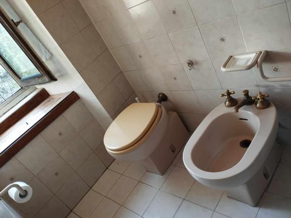 Hotel Fedora : photo 2 de la chambre chambre triple avec salle de bains privative séparée