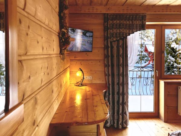 Pensjonat u Ani : photo 1 de la chambre chambre double deluxe avec balcon et vue sur le jardin