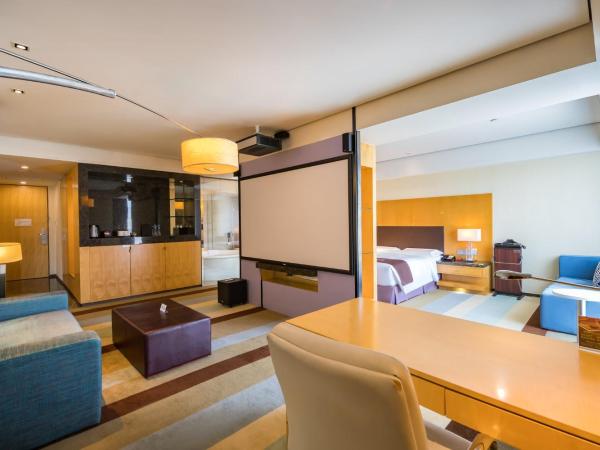 Crowne Plaza Tianjin Binhai, an IHG Hotel : photo 1 de la chambre suite junior lit king-size