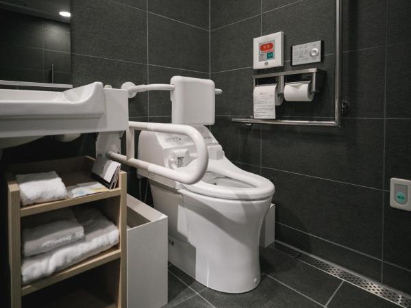 Hotel Royal Classic Osaka : photo 2 de la chambre chambre lits jumeaux pour personnes à mobilité réduite