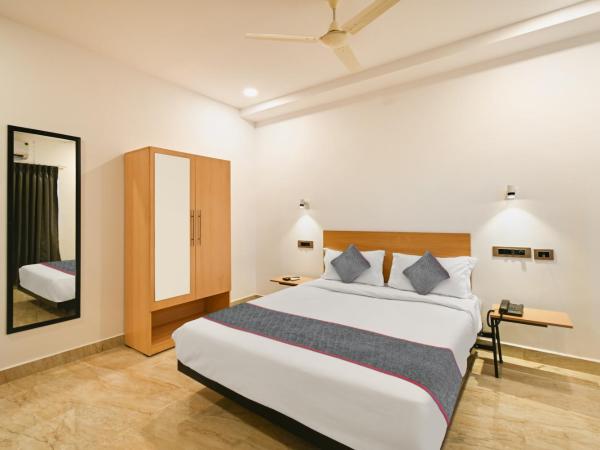 Super Townhouse 1294 De Alphabet Karmanghat : photo 5 de la chambre chambre triple classique