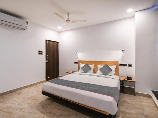 Super Townhouse 1294 De Alphabet Karmanghat : photo 3 de la chambre chambre triple classique