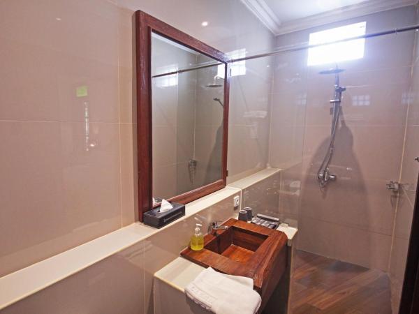 Grand Rohan Jogja : photo 6 de la chambre pendopo suite room