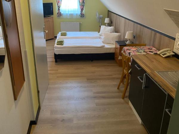 Pension - Alt - Strassgang : photo 2 de la chambre chambre double