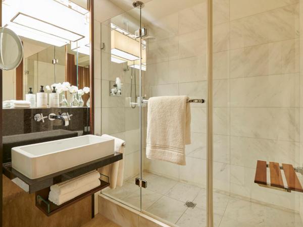 InterContinental Genève, an IHG Hotel : photo 8 de la chambre chambre lit king-size classique