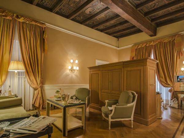 Hotel Corona d'Oro : photo 3 de la chambre suite