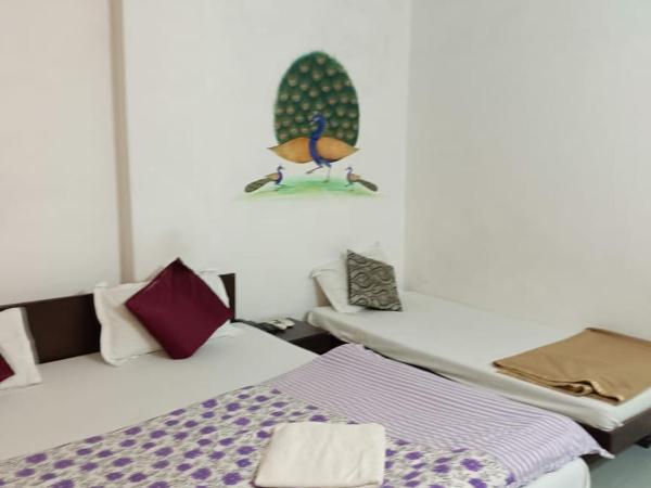 The Royal Lake View Villa : photo 5 de la chambre chambre familiale