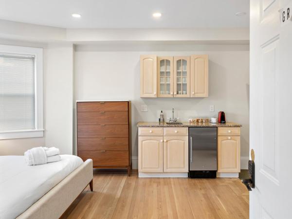 Charlesgate Suites : photo 6 de la chambre suite deluxe avec lit king-size