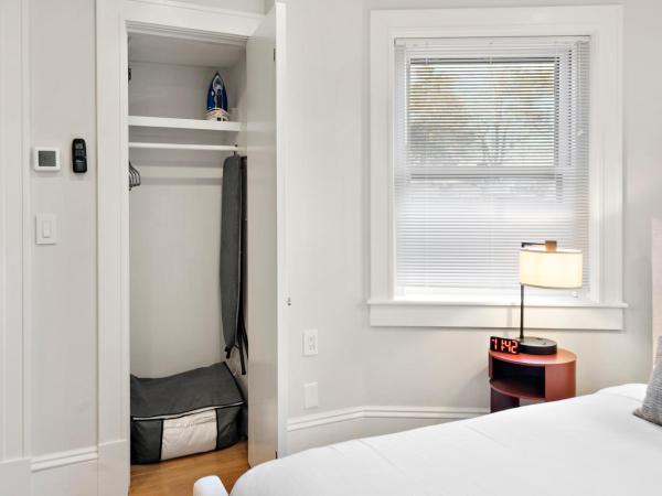 Charlesgate Suites : photo 4 de la chambre suite deluxe avec lit king-size