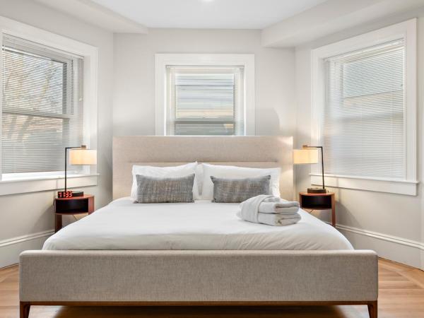 Charlesgate Suites : photo 2 de la chambre suite deluxe avec lit king-size