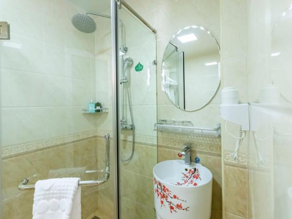Happy Dragon Alley Hotel-In the city center with big window&free coffe laundry Fluent English speaking,Tourist attractions ticket service&food recommendation,Near Tian Anmen Forbiddencity,Near Lama temple,Easy to walk to NanluoAlley&Shichahai : photo 9 de la chambre chambre double deluxe