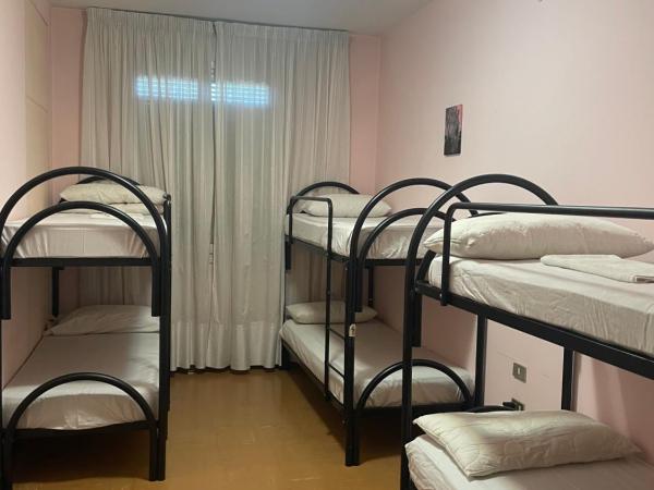paolohome : photo 2 de la chambre chambre quadruple Économique avec salle de bains commune