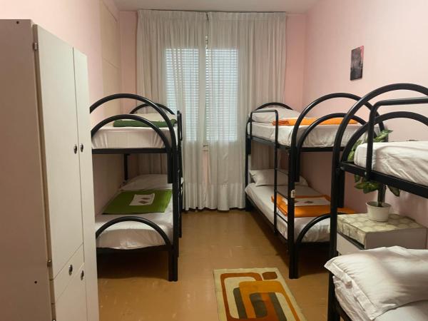 paolohome : photo 3 de la chambre chambre quadruple Économique avec salle de bains commune