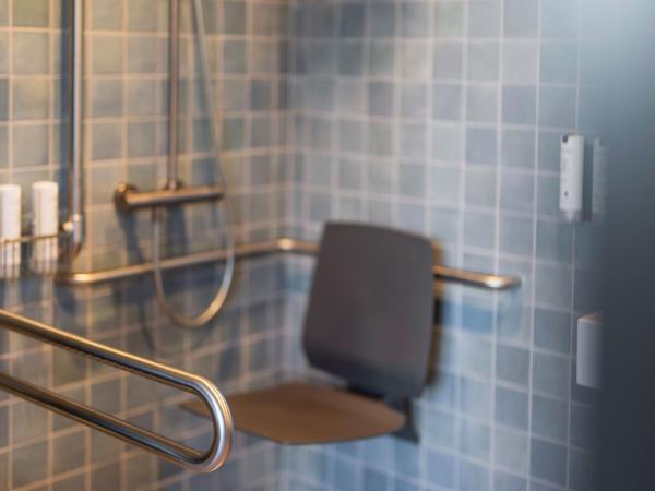 Tailormade Hotel LEO St Gallen : photo 7 de la chambre superior king (handicapped room)