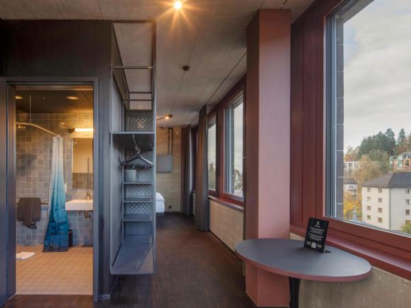 Tailormade Hotel LEO St Gallen : photo 1 de la chambre superior king (handicapped room)