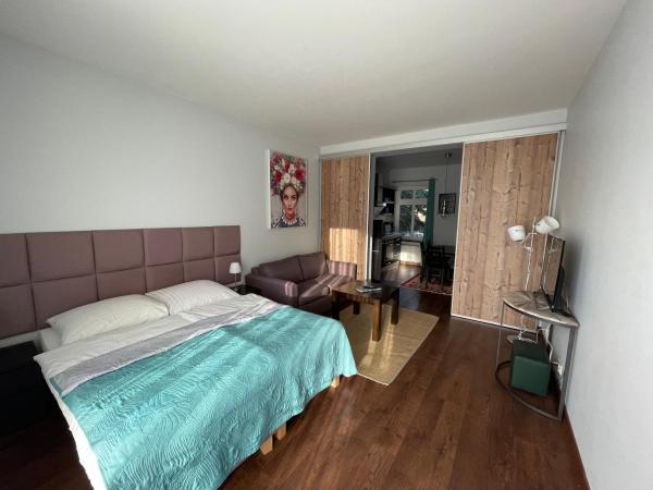 Willa 4 Pory Roku & Uznam : photo 1 de la chambre apartment with balcony - uznam