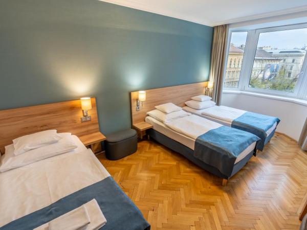 Medos Hotel : photo 2 de la chambre chambre triple confort