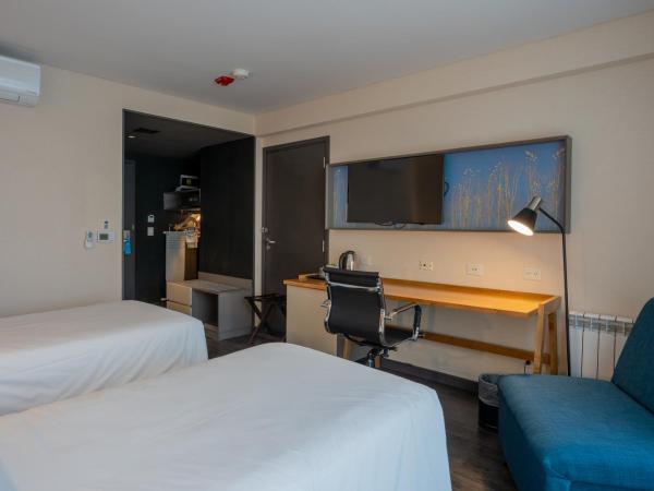 Hampton By Hilton Bariloche : photo 1 de la chambre standard room - two twin beds - lake view