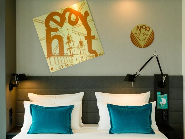 Motel One Warsaw-Chopin : photo 2 de la chambre chambre lit queen-size standard - vue sur cour
