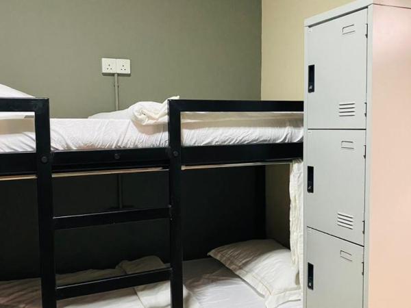 H2 Premium Backpackers : photo 6 de la chambre dortoir pour hommes de 6 lits
