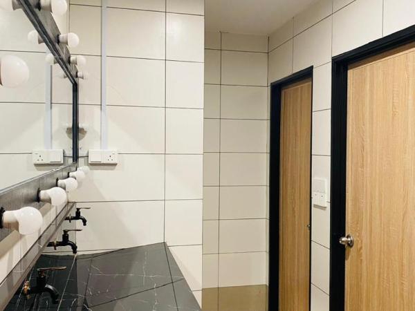 H2 Premium Backpackers : photo 4 de la chambre dortoir pour femmes de 6 lits