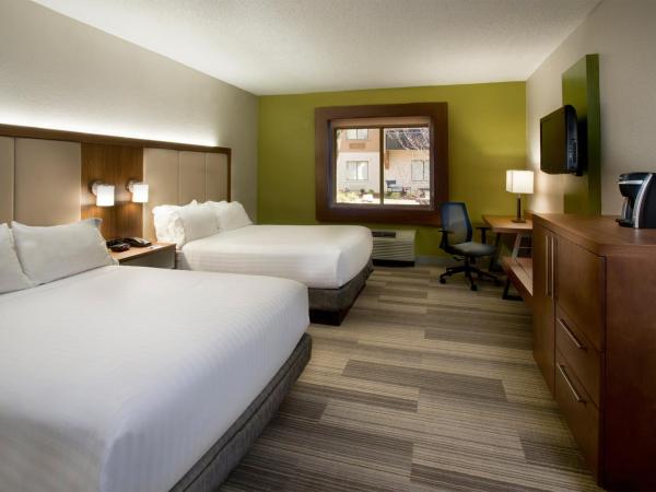 Holiday Inn Express Nashville Airport, an IHG Hotel : photo 8 de la chambre chambre standard lit queen-size