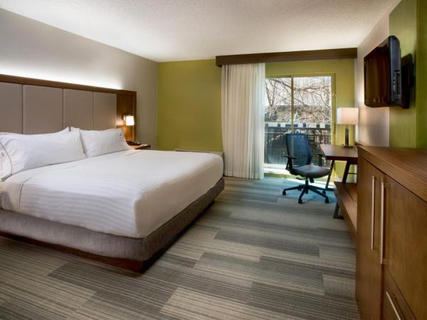 Holiday Inn Express Nashville Airport, an IHG Hotel : photo 10 de la chambre chambre lit king-size avec balcon