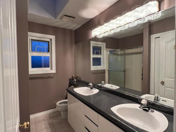 Comfortable Utopia B&B : photo 10 de la chambre chambre double avec salle de bains commune