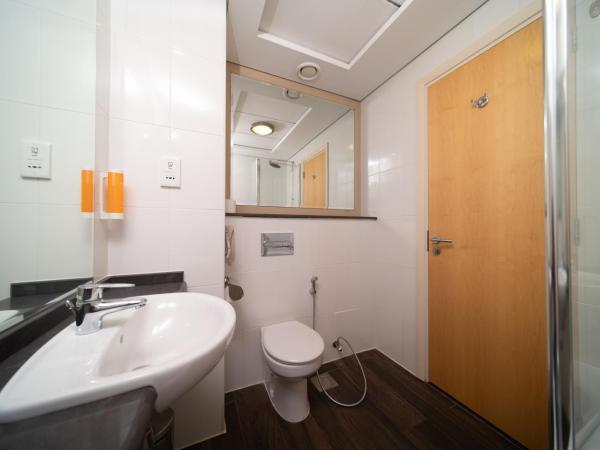 Premier Inn Dubai Silicon Oasis : photo 3 de la chambre double room - non smoking - free shuttle to metro 4x daily