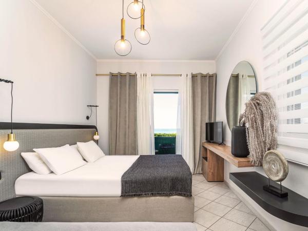 San Giovanni Beach Resort and Suites : photo 5 de la chambre deluxe panorama junior suite sea view