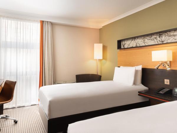 Hilton London Kensington Hotel : photo 1 de la chambre chambre lits jumeaux supérieure