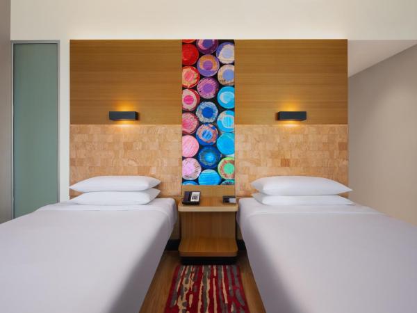 Aloft Bengaluru Outer Ring Road : photo 3 de la chambre chambre avec 2 lits simples ou lits jumeaux - vue sur ville