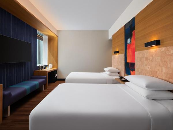 Aloft Bengaluru Outer Ring Road : photo 2 de la chambre chambre avec 2 lits simples ou lits jumeaux - vue sur ville