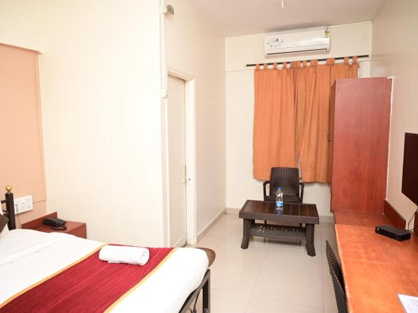 HMR Hotels - Hotel HMR Royal Inn : photo 4 de la chambre chambre double supérieure