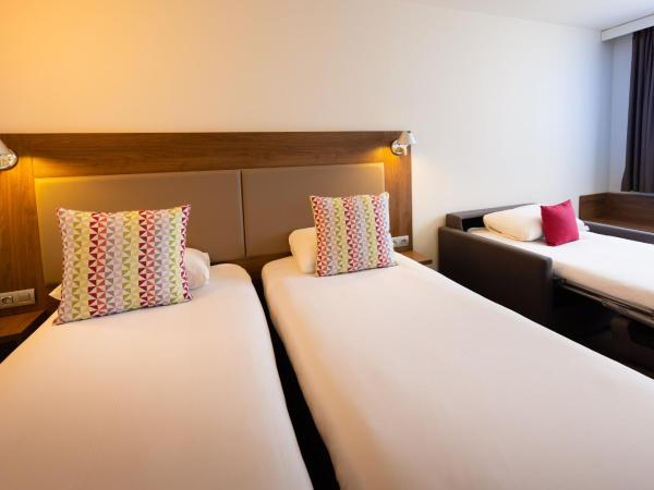 Campanile Limoges Centre - Gare : photo 2 de la chambre chambre nouvelle génération - 3 lits simples