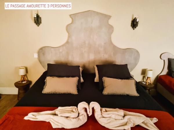 Le Passage : photo 3 de la chambre chambre triple avec salle de bains privative