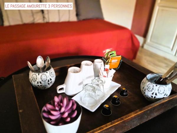 Le Passage : photo 5 de la chambre chambre triple avec salle de bains privative