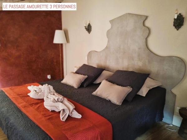 Le Passage : photo 4 de la chambre chambre triple avec salle de bains privative