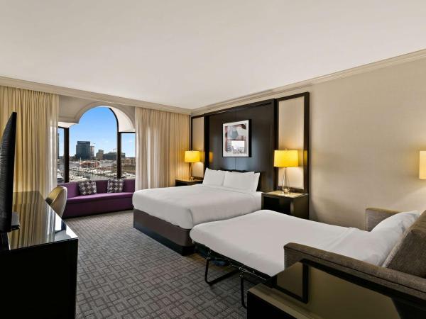 The Royal Sonesta Harbor Court Baltimore : photo 4 de la chambre chambre lit king-size - vue sur port