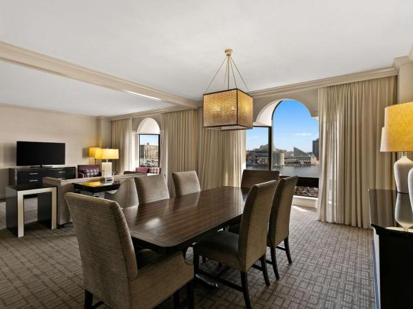 The Royal Sonesta Harbor Court Baltimore : photo 5 de la chambre suite d'angle premium avec 1 chambre lit king-size - vue sur port