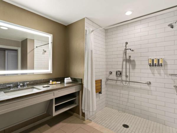 The Royal Sonesta Harbor Court Baltimore : photo 3 de la chambre mobility/hearing accessible - deluxe two queens
