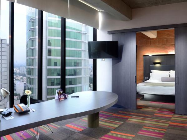 Hotel Guadalajara Country Club by HNF : photo 1 de la chambre suite junior lit king-size 