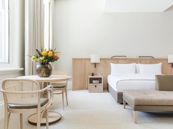 COMO The Treasury : photo 2 de la chambre chambre lit king-size - vue sur ville