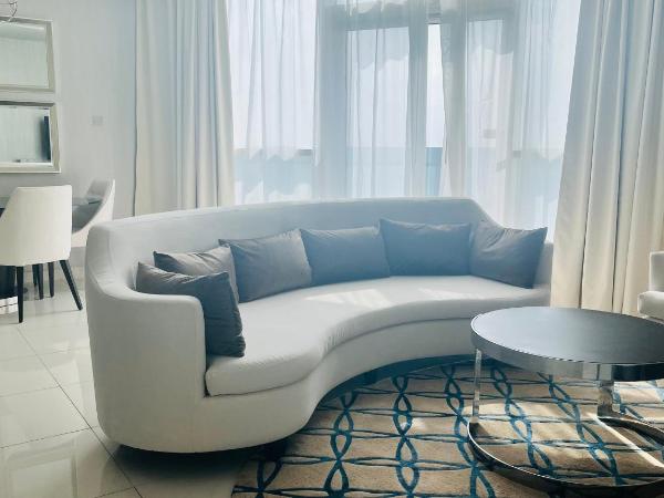 Walking distance to dubai mall Full burj Khalifa view and fountain view new year full fireworks view 2BR : photo 1 de la chambre suite