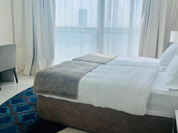 Walking distance to dubai mall Full burj Khalifa view and fountain view new year full fireworks view 2BR : photo 3 de la chambre suite