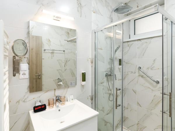 Lumen Gasztropanzió : photo 5 de la chambre chambre double avec lit d'appoint